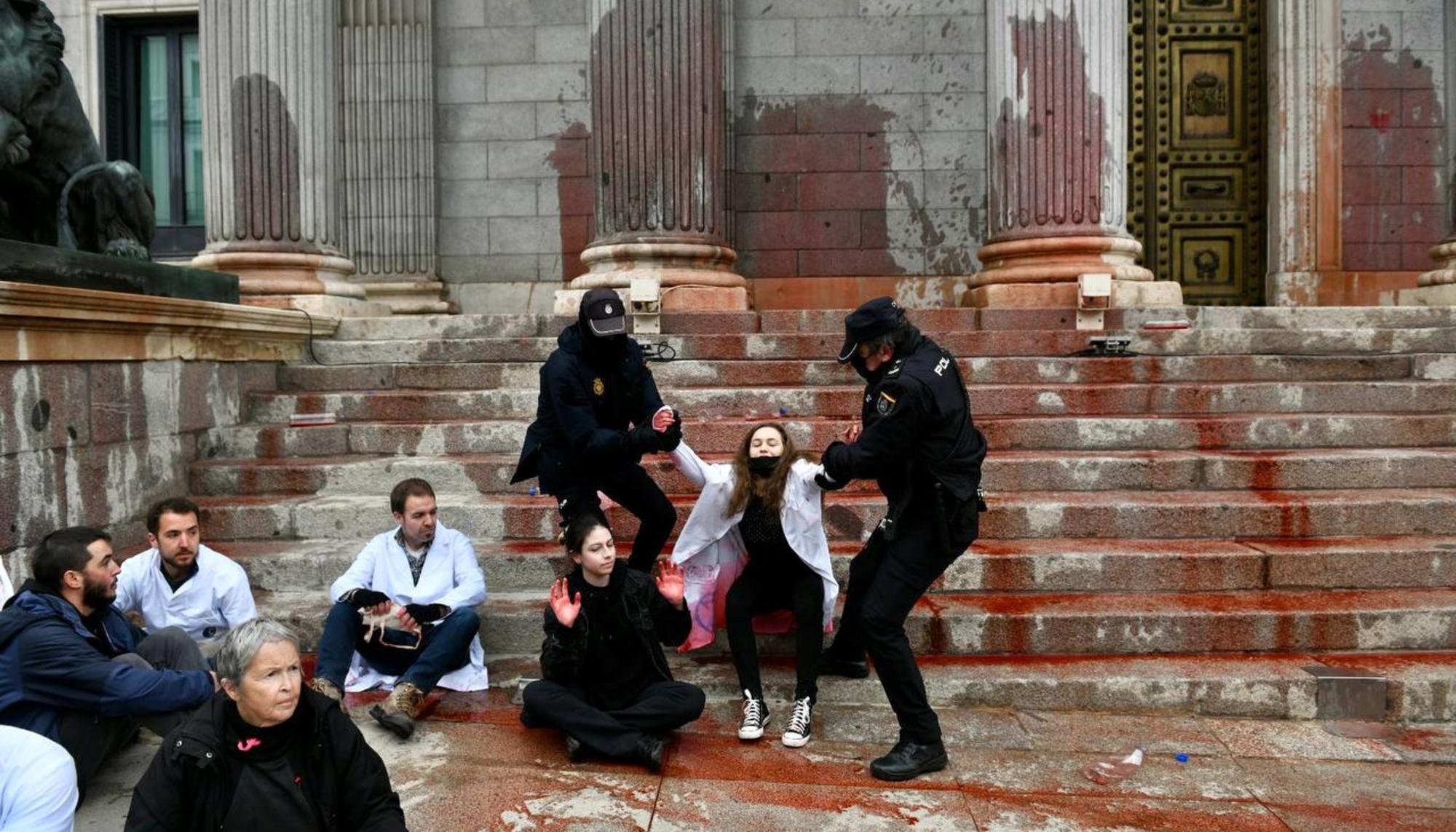 La Rebelión Científica tiñe de rojo el Congreso.